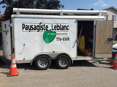 La remorque de Paysagiste Leblanc sur un chantier à Aylmer.