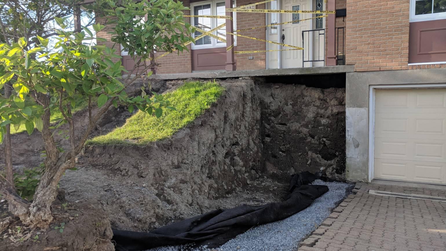 Image 1 : excavation pour ôter les vieux murets de rétention