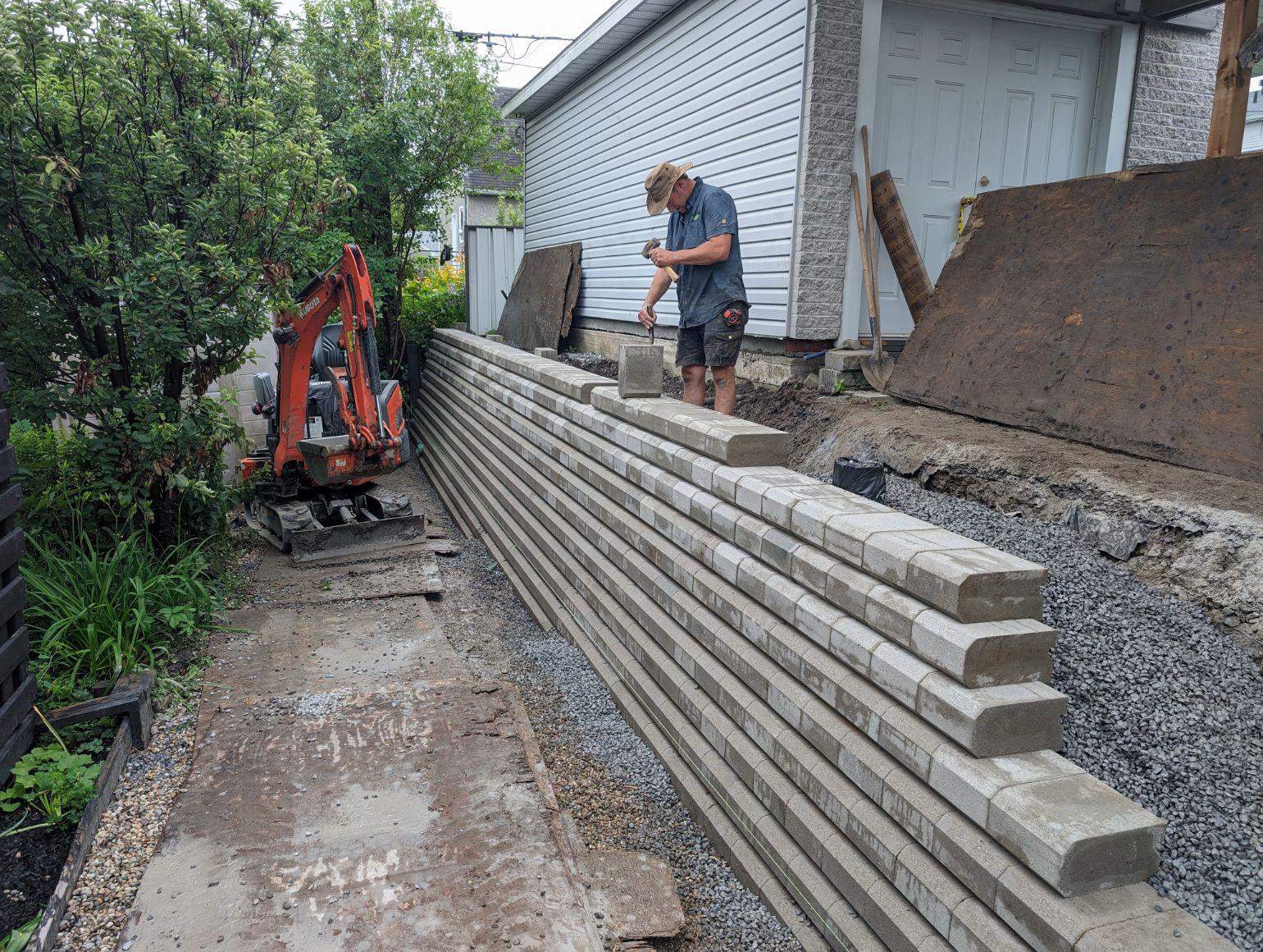 Image 4 : le nouveau mur est presque achevé